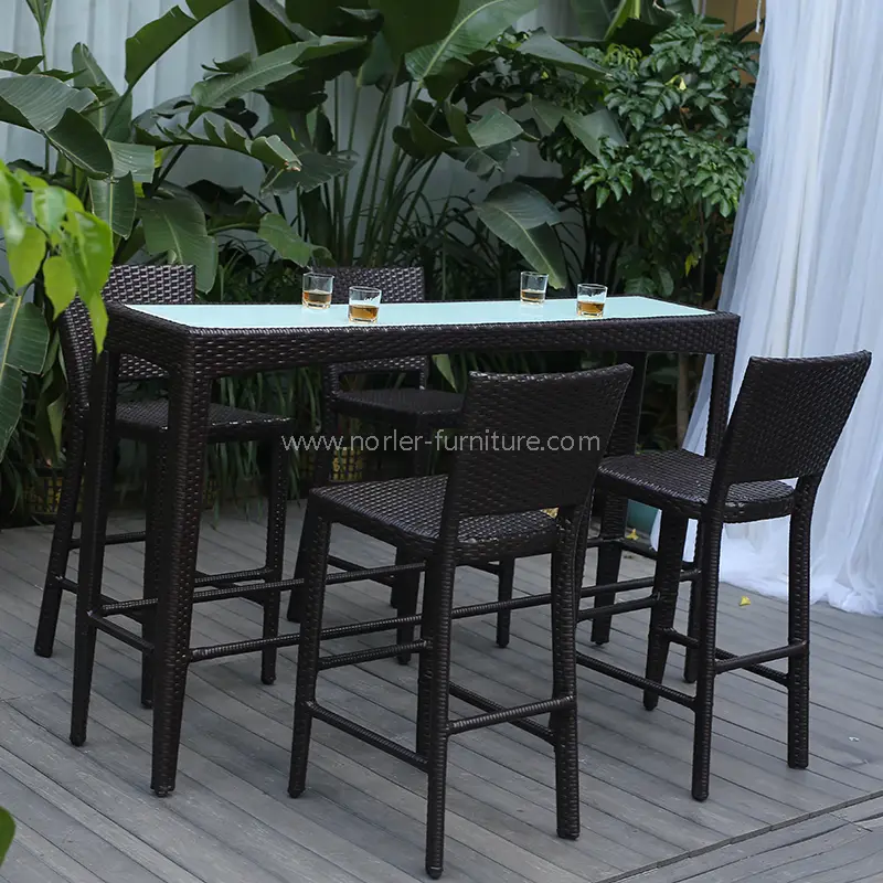 Hur man väljer det bästa utomhusbarsetet för din trädgård eller uteplats